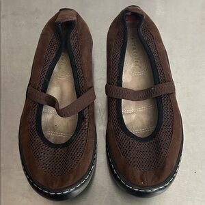 Terrasoles brown faux suede Mary Jane style slip on casual shoes size 7